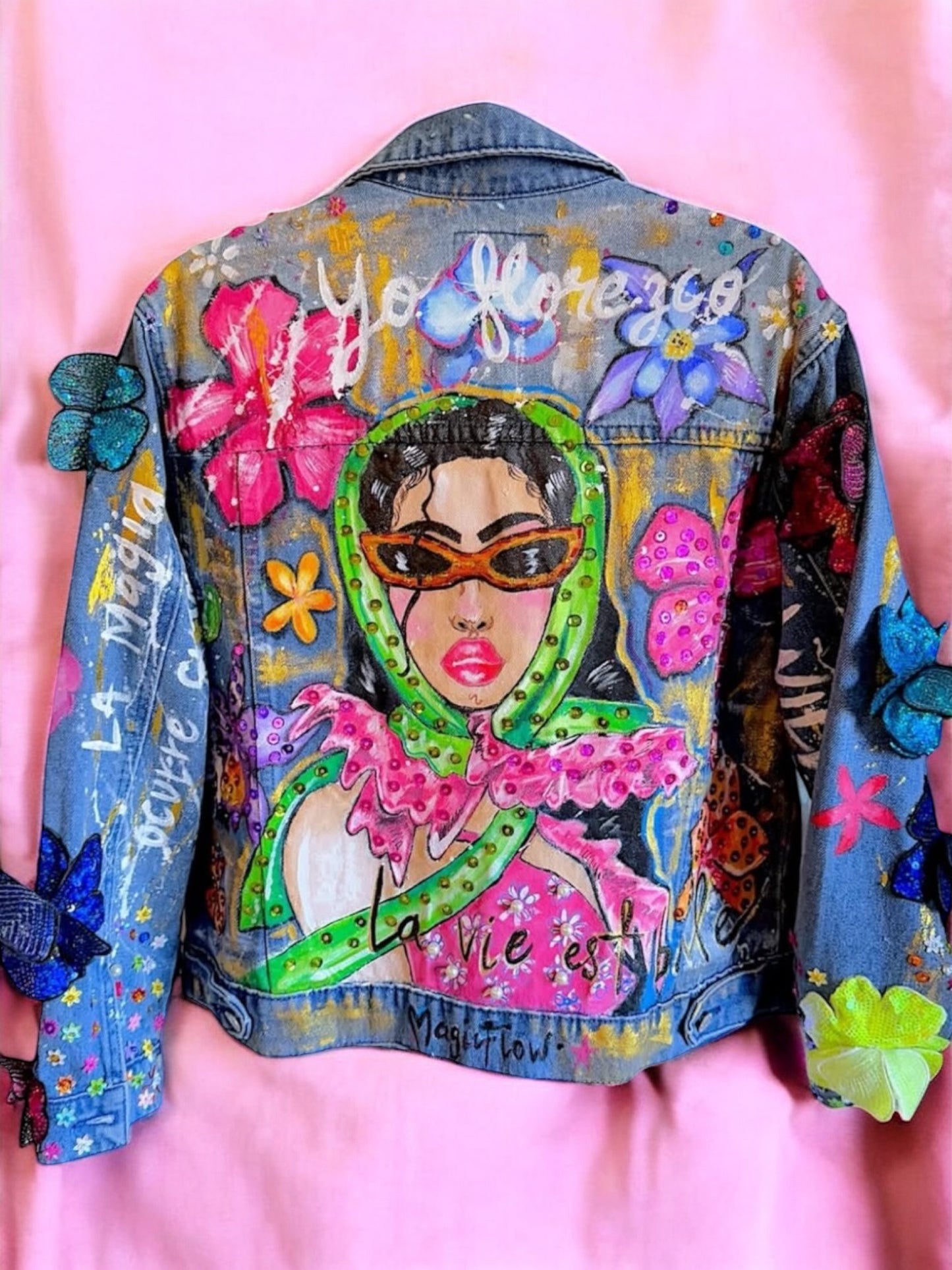 Chamarra Pintada y bordada de Flores