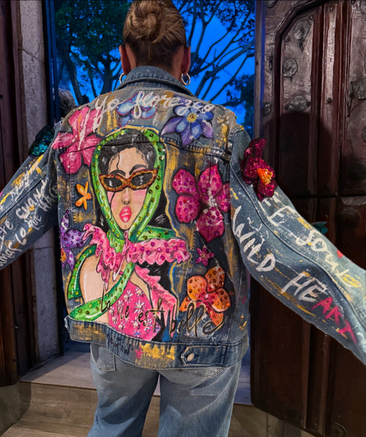 Chamarra Pintada y bordada de Flores